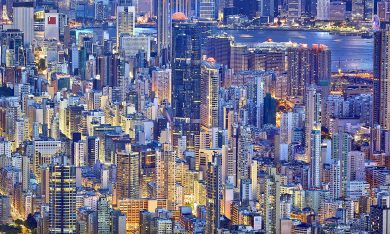 Hong Kong, la città verticale dipinta di blu
