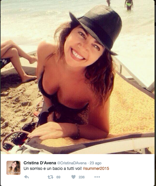 Cristina D’Avena sexy e Facebook impazzisce