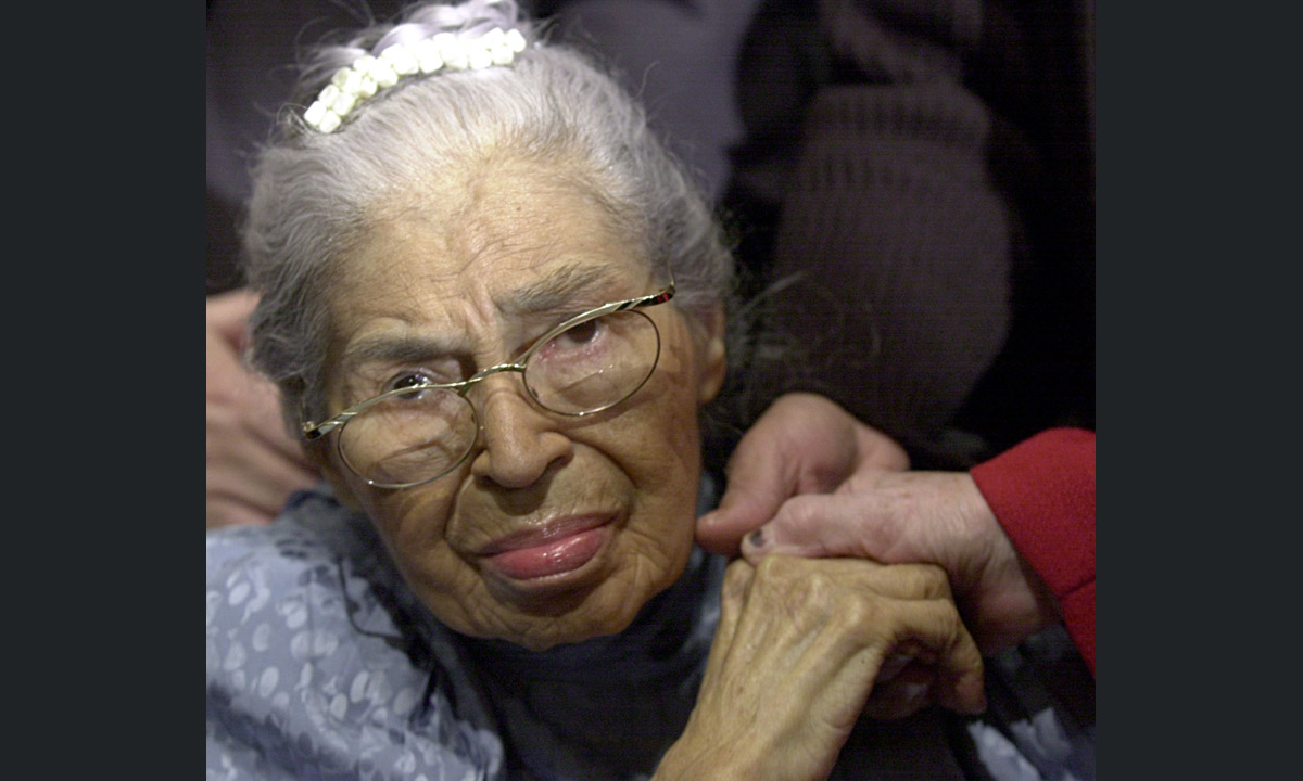 Rosa Parks, 60 anni fa il suo “no” sfidò il razzismo Rosa Parks, 60 anni fa il suo “no” sfidò il razzismo