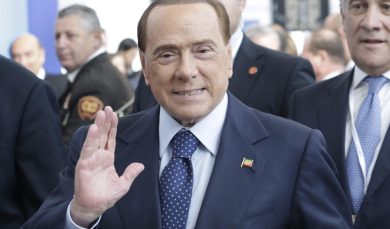 Silvio Berlusconi pensa ai candidati sindaco e si rimette in gioco