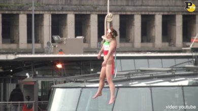 Parigi: femen si impicca contro Rohani