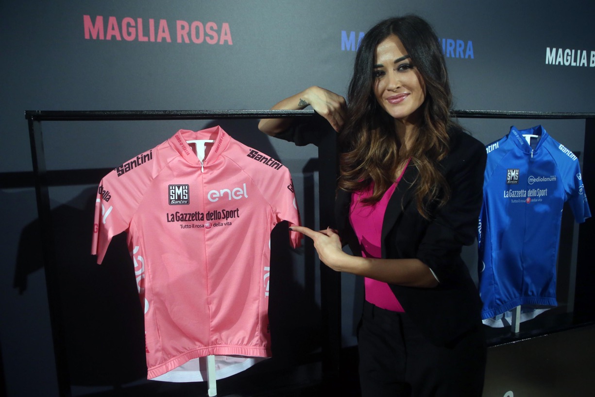 Giro d’Italia 2016, Giorgia Palmas presenta le nuove maglie