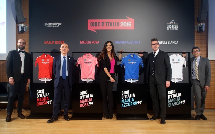Giro d’Italia 2016, Giorgia Palmas presenta le nuove maglie