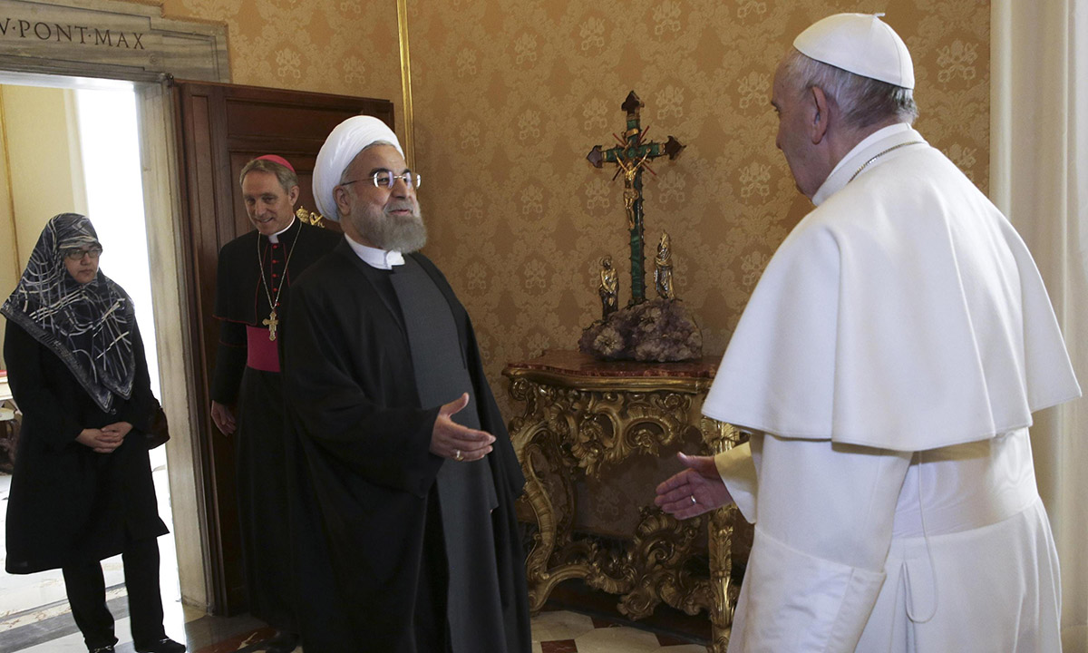 Statue coperte per Rohani, è caccia alla responsabile