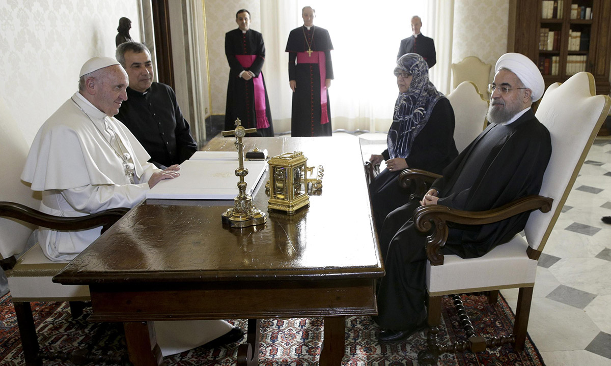Hassan Rohani in visita a Papa Francesco – Foto