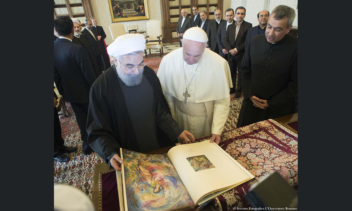 Hassan Rohani in visita a Papa Francesco – Foto