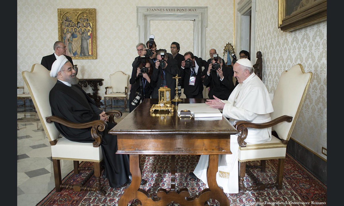 Hassan Rohani in visita a Papa Francesco – Foto