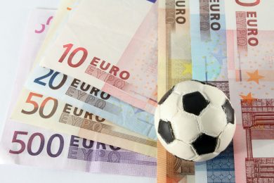 Benefit nascosti, fatture false e società schermo: così il calcio evade le tasse