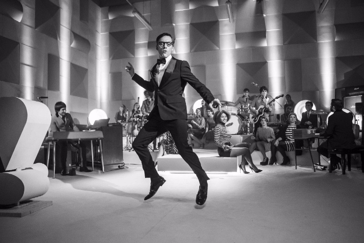 Tadà: il mini varietà in bianco e nero con Filippo Timi Tadà: il mini varietà in bianco e nero con Filippo Timi