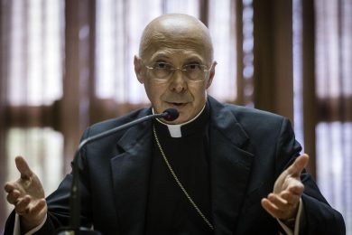 Unioni civili, Bagnasco: “I figli non sono mai un diritto”