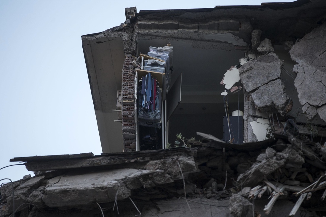 Palazzo crollato a Roma, le foto