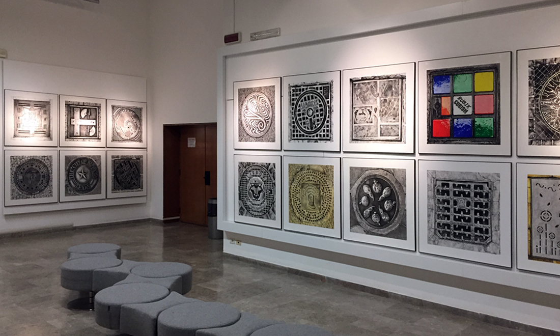 “Ho ritrovato il gusto di dipingere”. Il giro del mondo in 80 tombini di Mario Panizza – Intervista “Ho ritrovato il gusto di dipingere”. Il giro del mondo in 80 tombini di Mario Panizza – Intervista