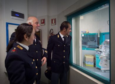 Clochard partorisce vicino a Piazza S. Pietro. Il Papa le offre accoglienza