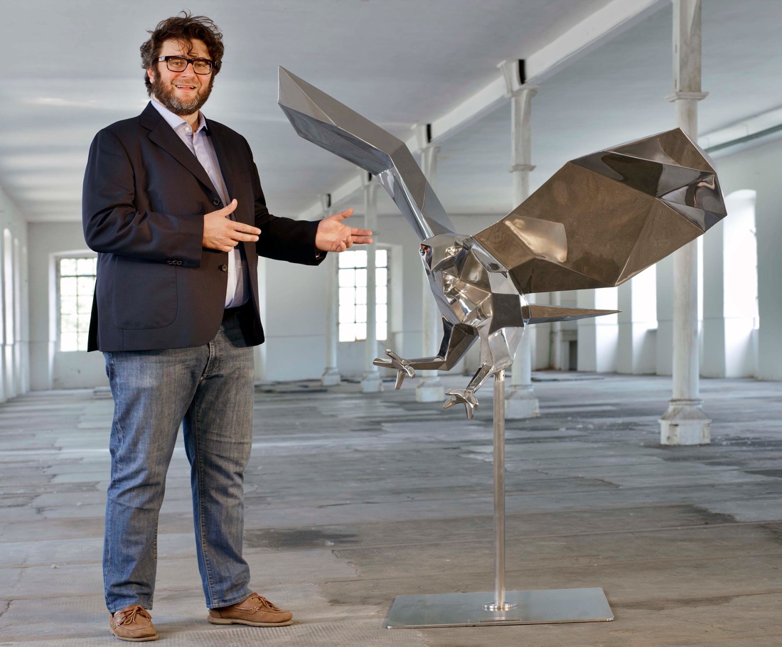 Daniele Basso, artista di cristalli e superfici specchianti