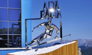 Daniele Basso, artista di cristalli e superfici specchianti