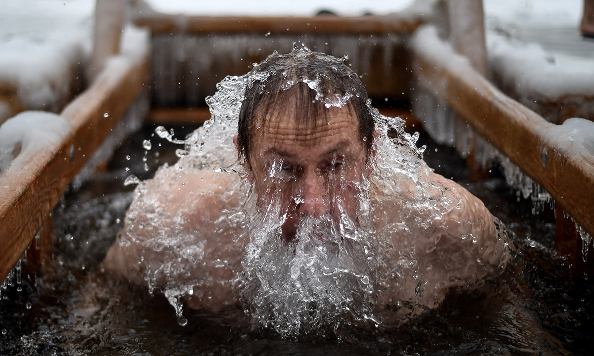 Epifania ortodossa: bagni nell’acqua ghiacciata