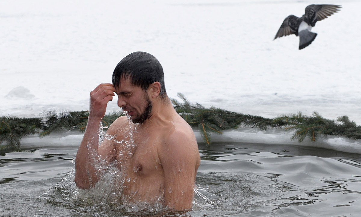Epifania ortodossa: bagni nell’acqua ghiacciata