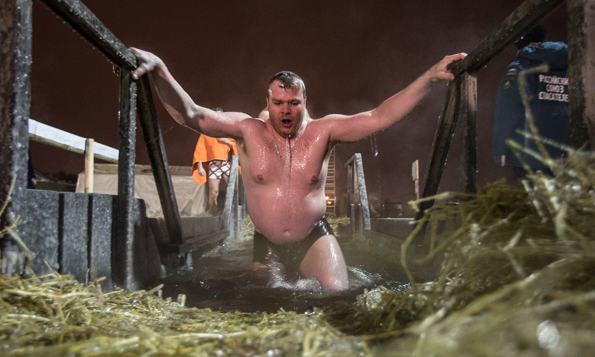 Epifania ortodossa: bagni nell’acqua ghiacciata