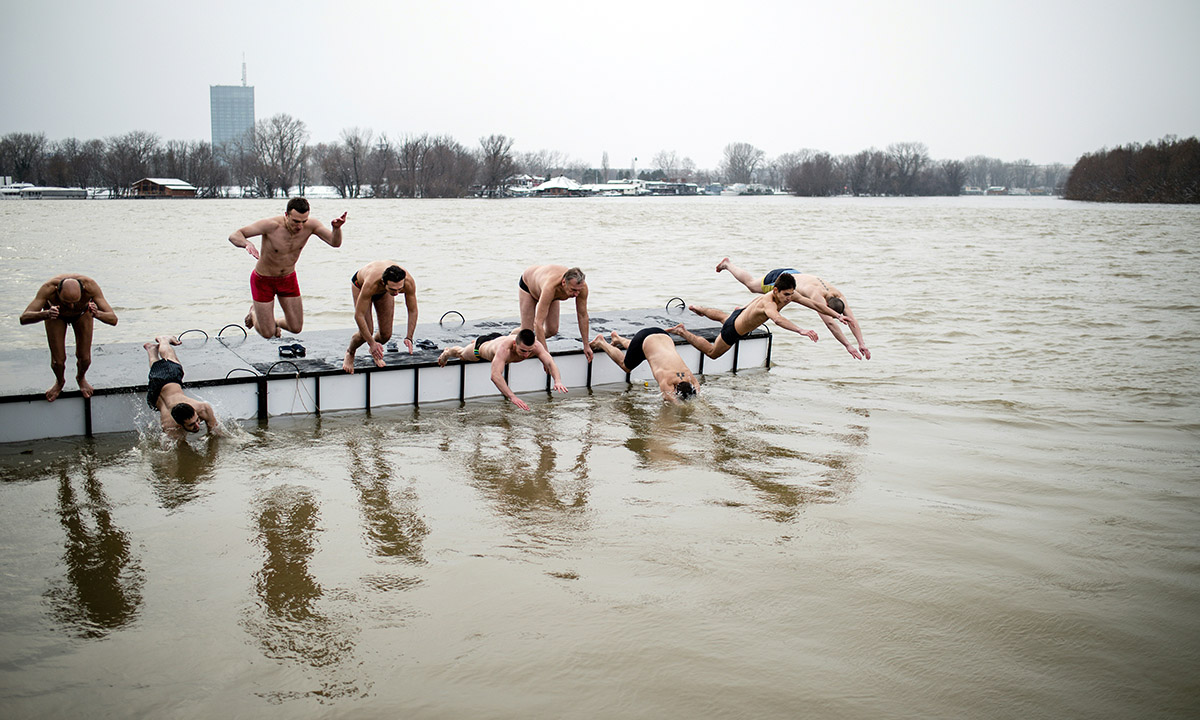 Epifania ortodossa: bagni nell’acqua ghiacciata