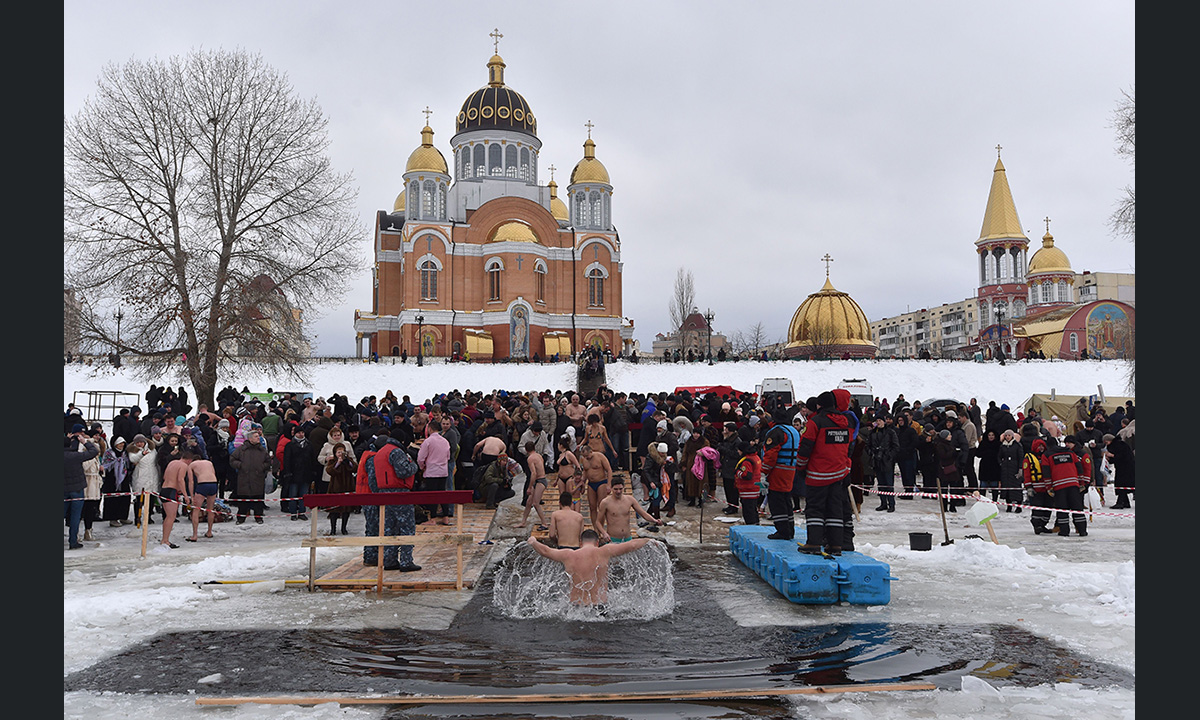 Epifania ortodossa: bagni nell’acqua ghiacciata