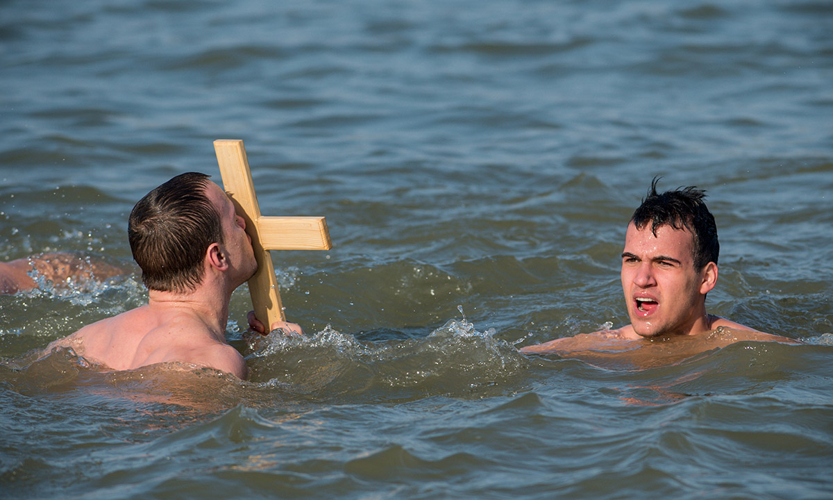 Epifania ortodossa: bagni nell’acqua ghiacciata