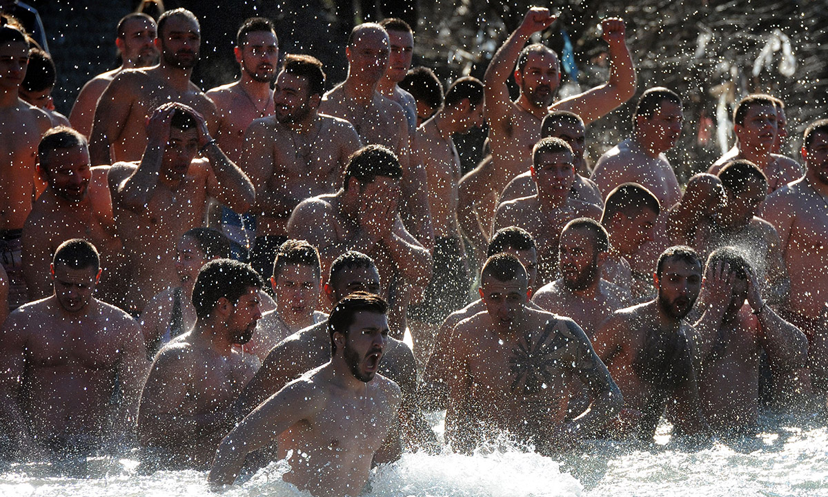 Epifania ortodossa: bagni nell’acqua ghiacciata