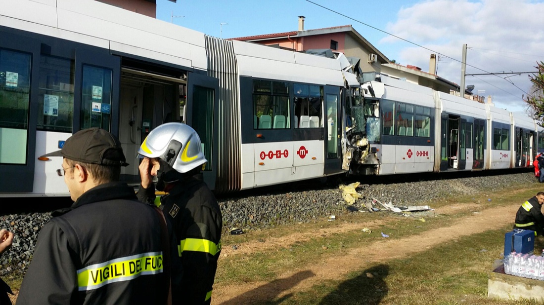 Scontro tra treni della metropolitana a Cagliari: le immagini dell’incidente Scontro tra treni della metropolitana a Cagliari: le immagini dell’incidente