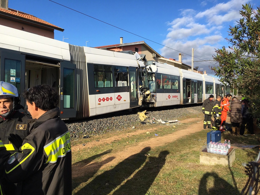 Scontro tra treni della metropolitana a Cagliari: le immagini dell’incidente Scontro tra treni della metropolitana a Cagliari: le immagini dell’incidente