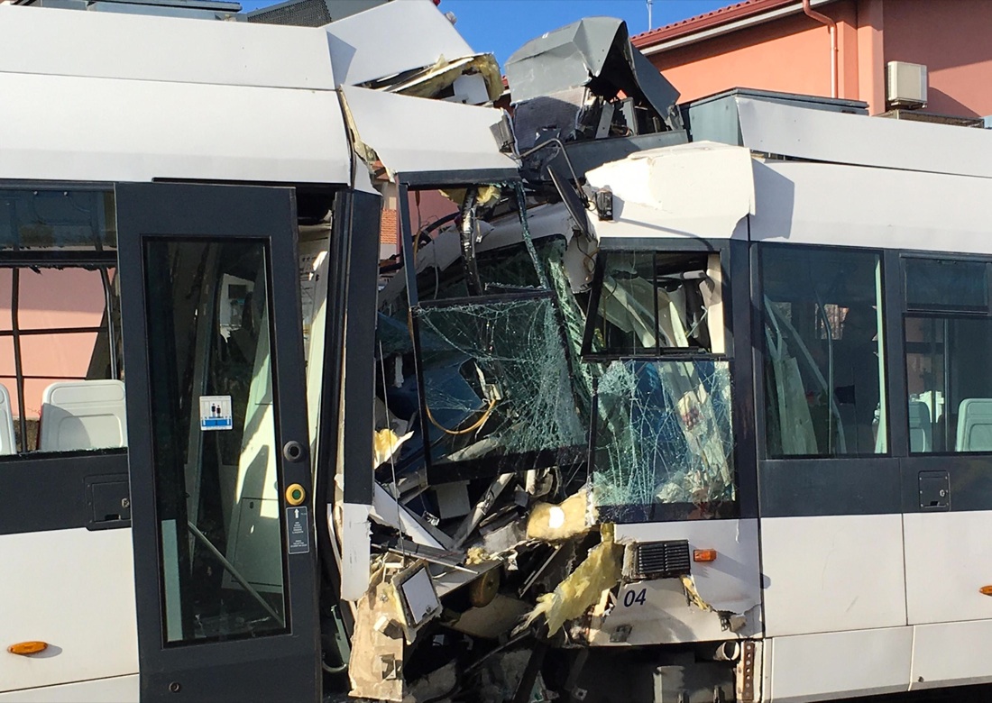 Scontro tra treni della metropolitana a Cagliari: le immagini dell’incidente Scontro tra treni della metropolitana a Cagliari: le immagini dell’incidente