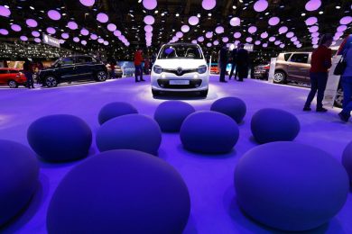 Renault richiama in fabbrica 15 mila automobili