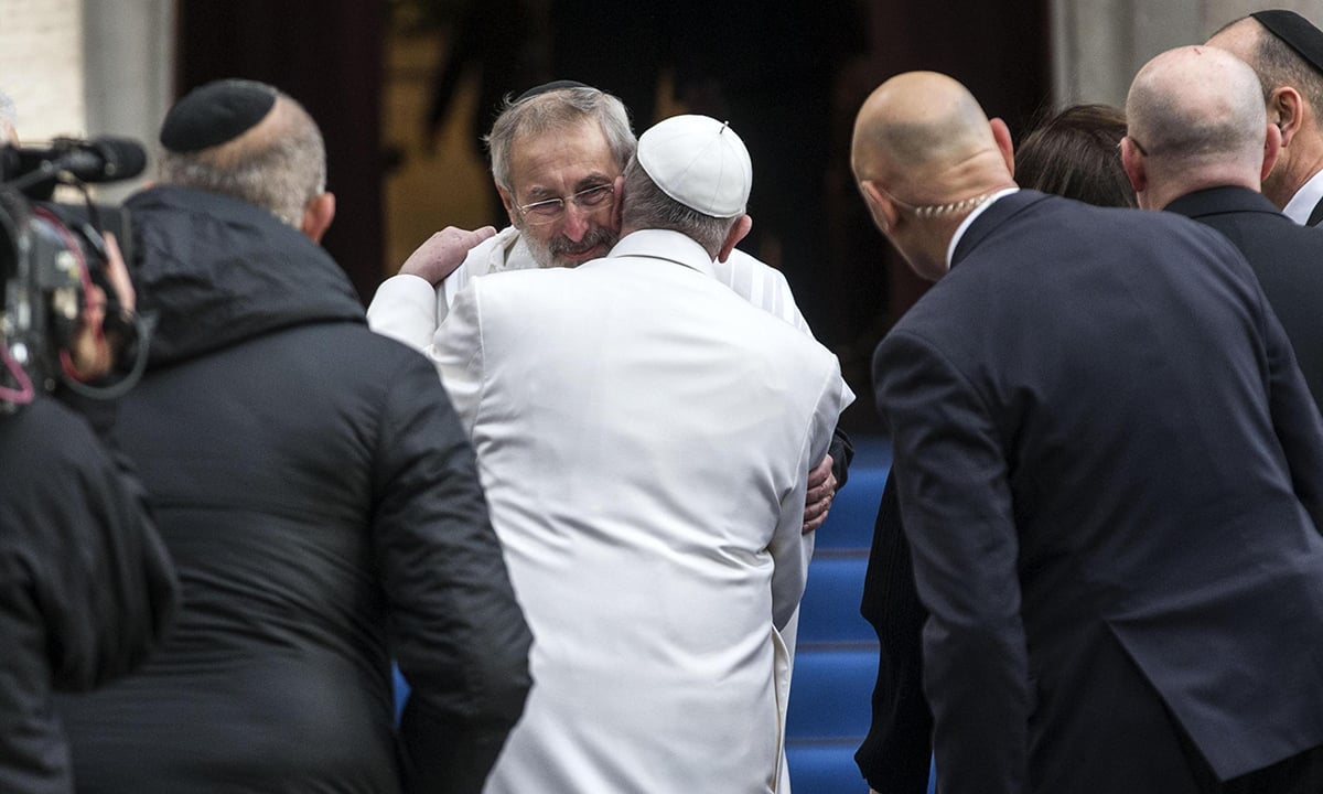 Papa Francesco alla sinagoga di Roma: perché è stata una visita così importante – Foto Papa Francesco alla sinagoga di Roma: perché è stata una visita così importante – Foto