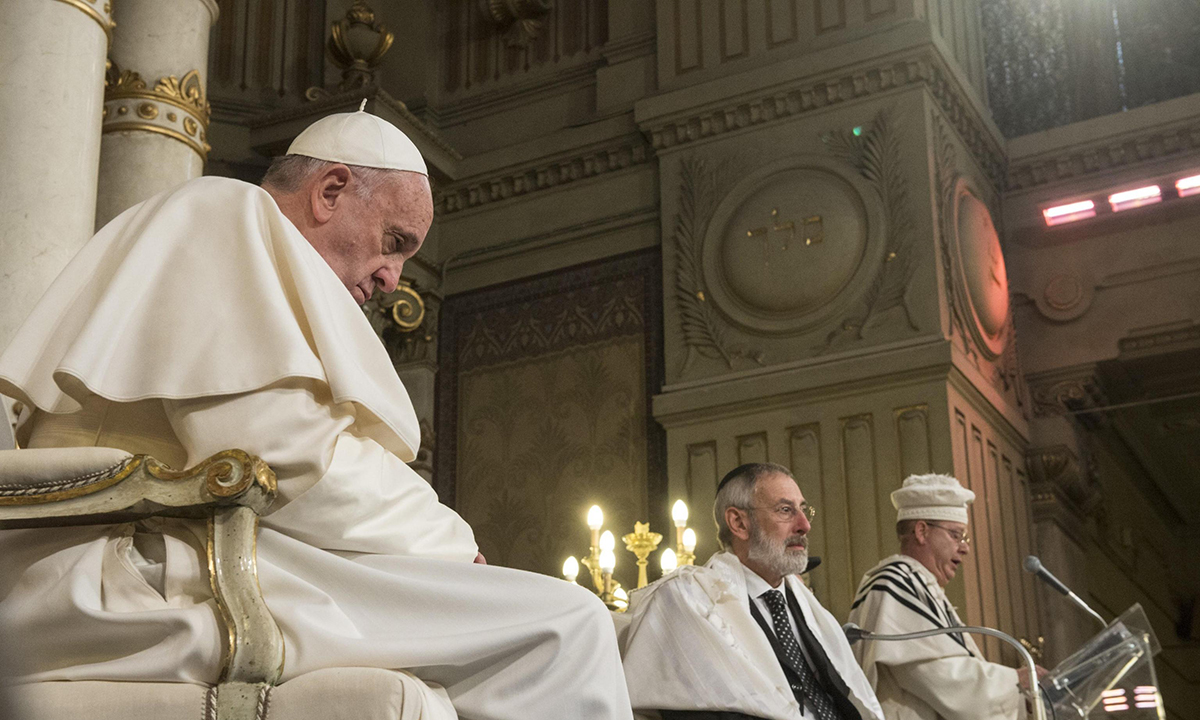 Papa Francesco alla sinagoga di Roma: perché è stata una visita così importante – Foto Papa Francesco alla sinagoga di Roma: perché è stata una visita così importante – Foto
