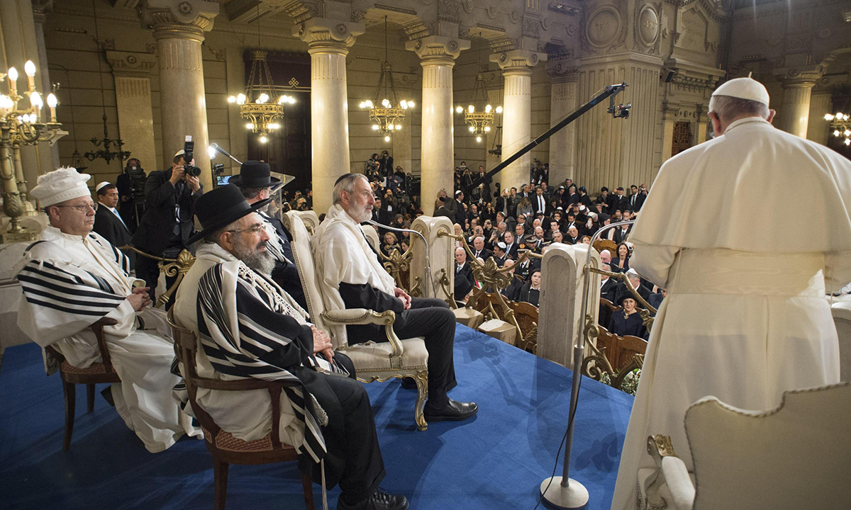 Papa Francesco alla sinagoga di Roma: perché è stata una visita così importante – Foto Papa Francesco alla sinagoga di Roma: perché è stata una visita così importante – Foto