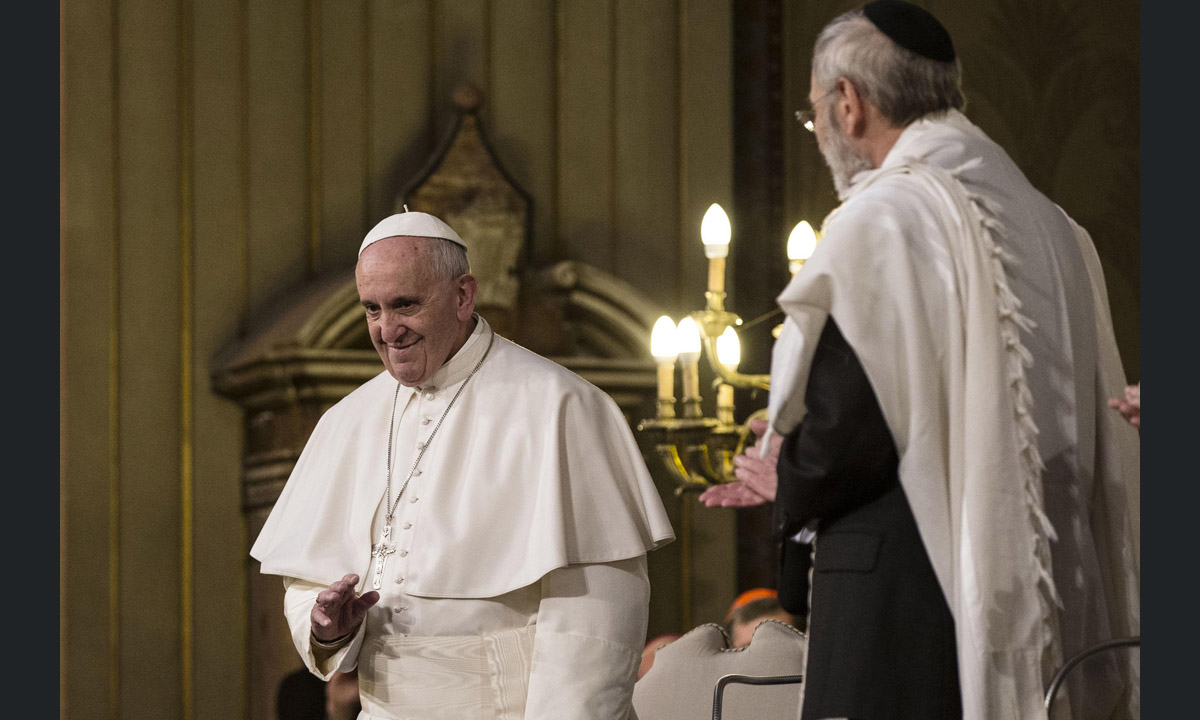 Papa Francesco alla sinagoga di Roma: perché è stata una visita così importante – Foto Papa Francesco alla sinagoga di Roma: perché è stata una visita così importante – Foto