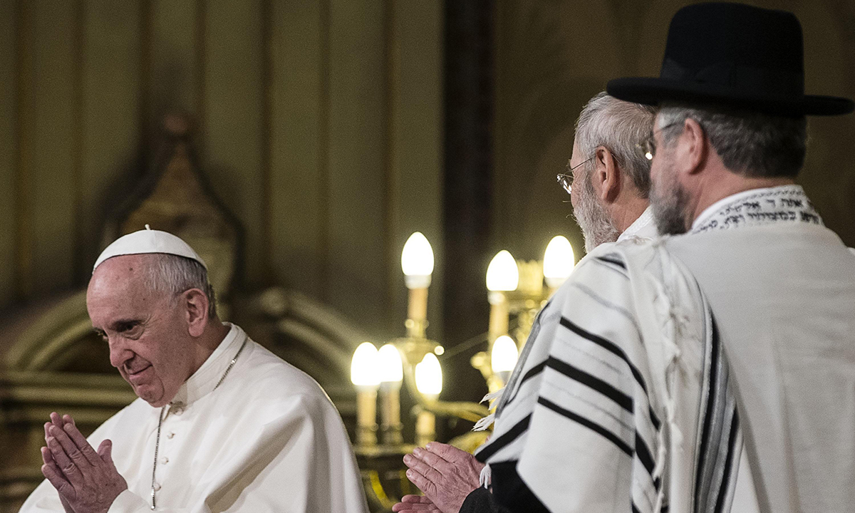 Papa Francesco alla sinagoga di Roma: perché è stata una visita così importante – Foto Papa Francesco alla sinagoga di Roma: perché è stata una visita così importante – Foto
