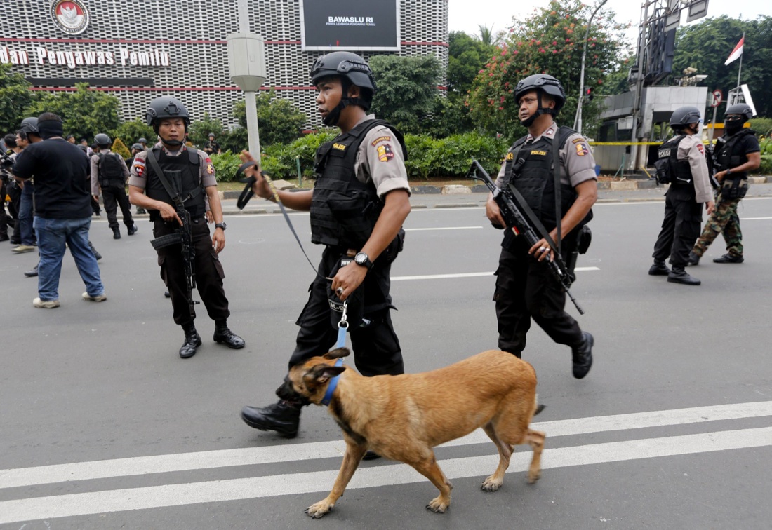 Indonesia, tre arresti per l’attentato a Giacarta – Foto e video Indonesia, tre arresti per l’attentato a Giacarta – Foto e video