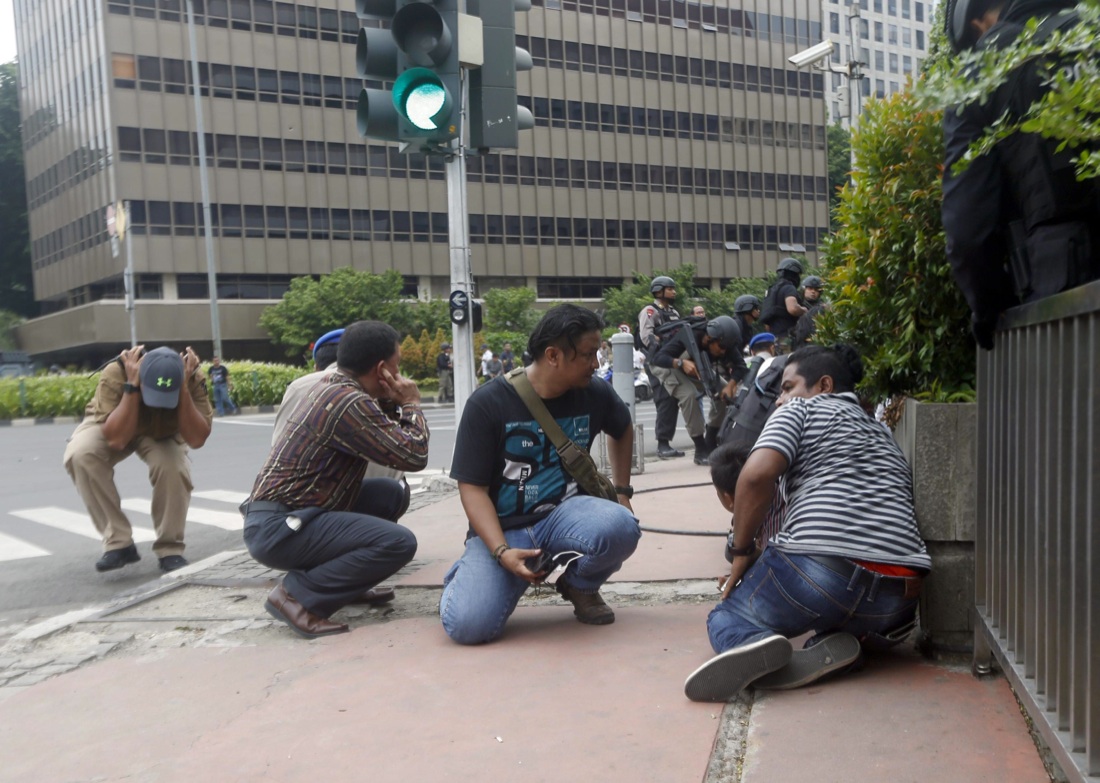 Indonesia, tre arresti per l’attentato a Giacarta – Foto e video Indonesia, tre arresti per l’attentato a Giacarta – Foto e video