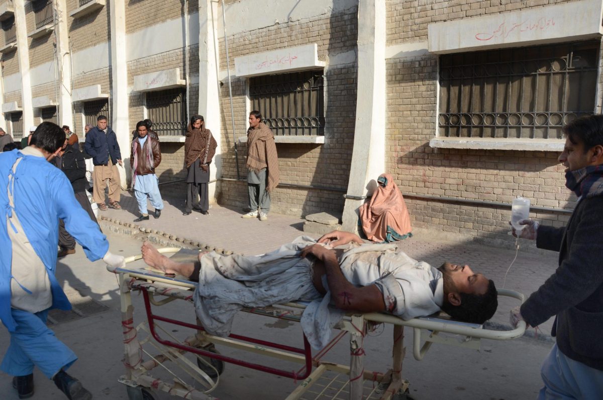 Galleria foto 'Pakistan, kamikaze talebani in un centro antipolio: 15 morti' - foto 13