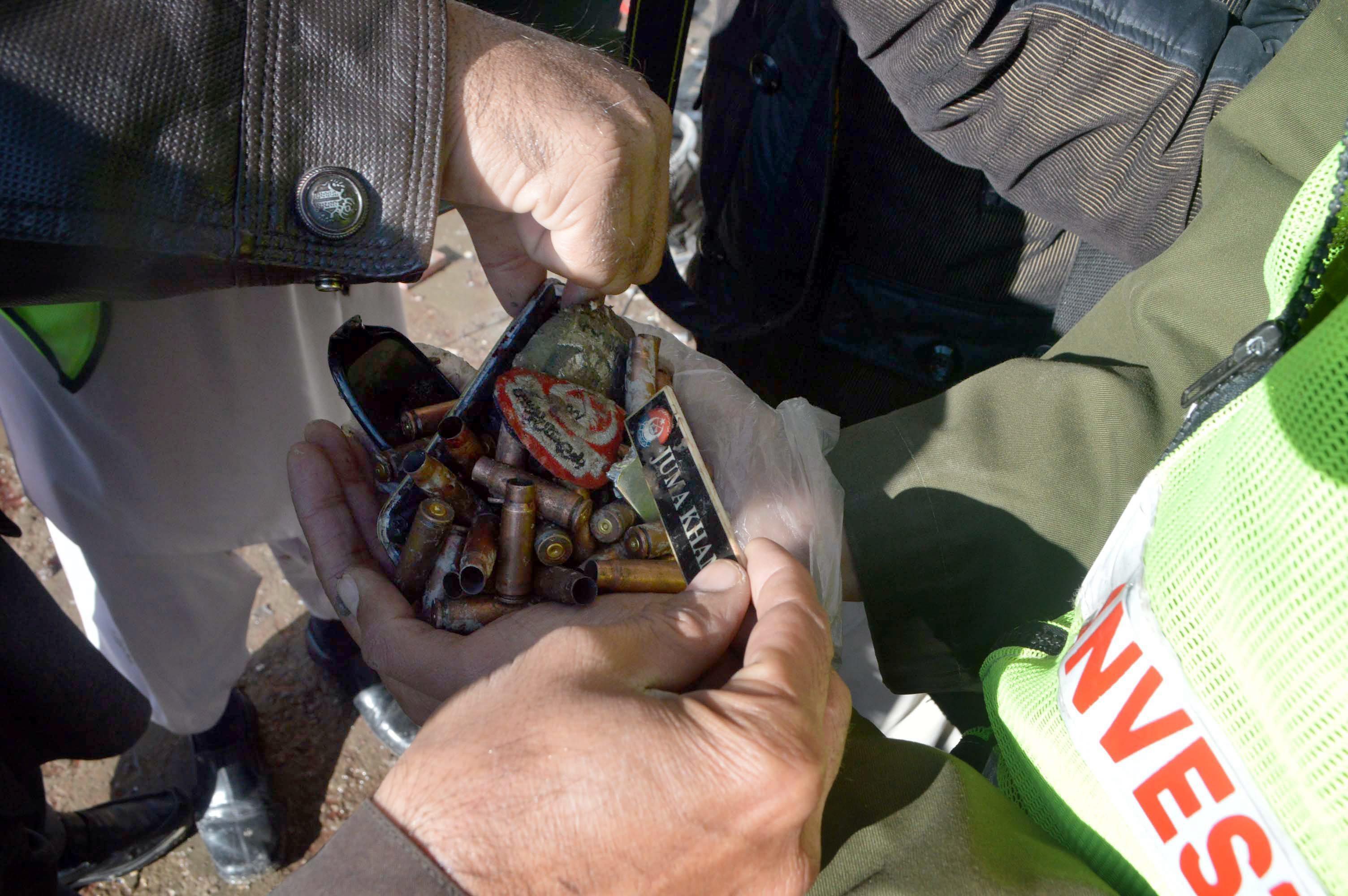 Pakistan, kamikaze talebani in un centro antipolio: 15 morti