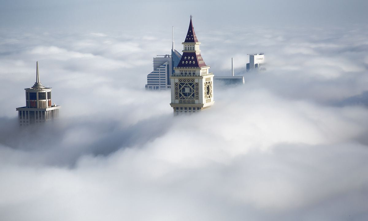 Dubai, grattacieli tra le nuvole