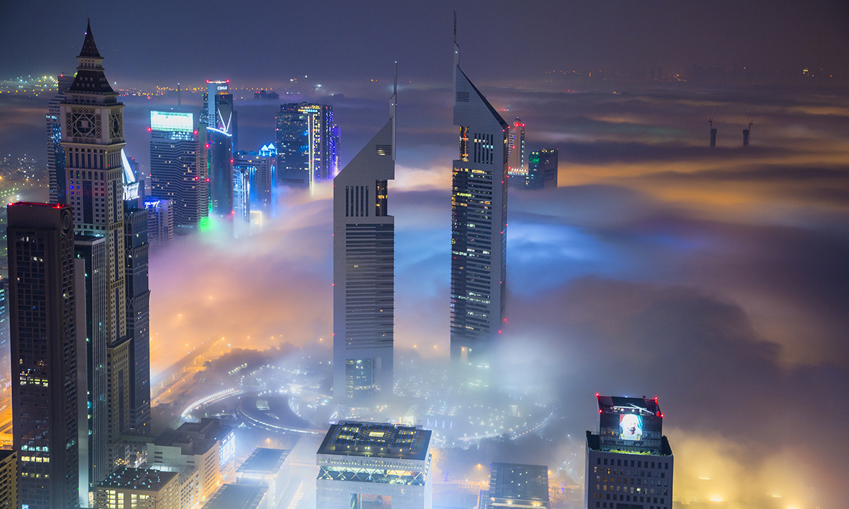Dubai, grattacieli tra le nuvole