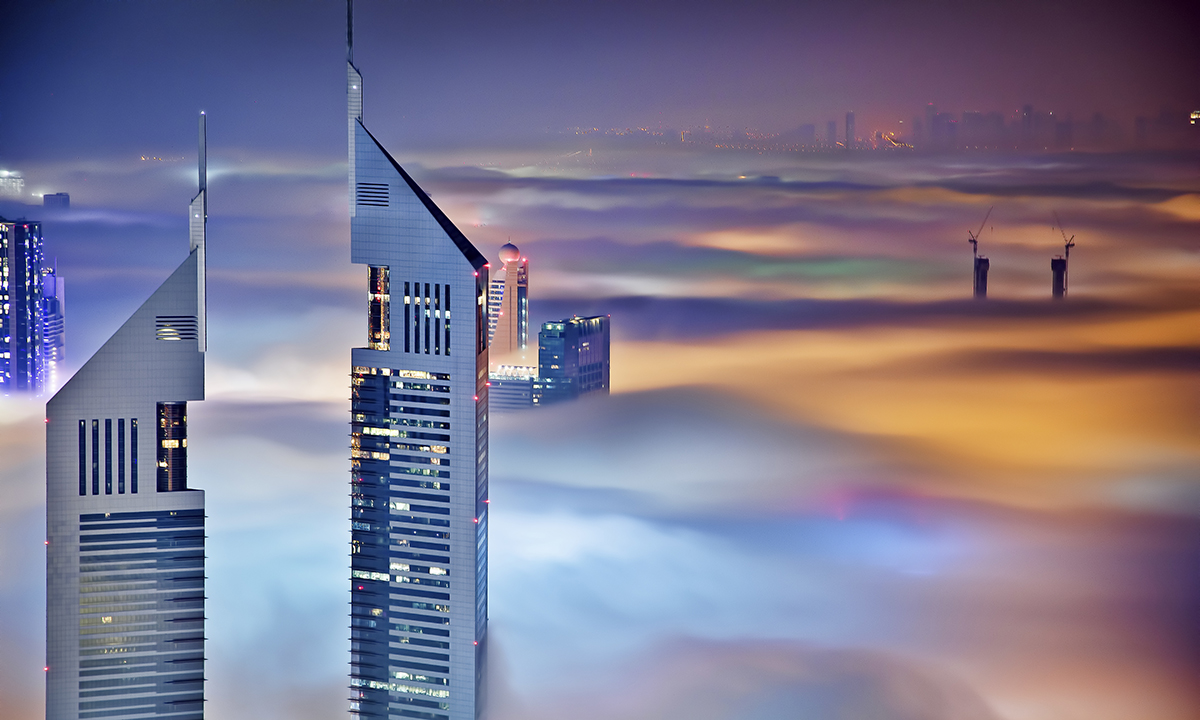 Dubai, grattacieli tra le nuvole