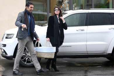 Gigi Buffon e Ilaria D’Amico tornano a casa con Leopoldo Mattia