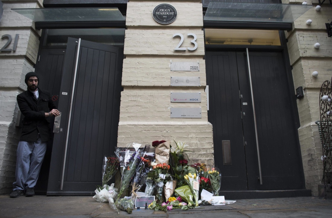 David Bowie: l’omaggio dei fan – Foto David Bowie: l’omaggio dei fan – Foto