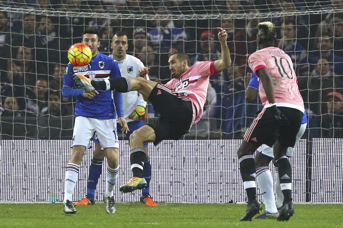 Top 11 italiani: Sorrentino leader fuori e dentro il campo Top 11 italiani: Sorrentino leader fuori e dentro il campo