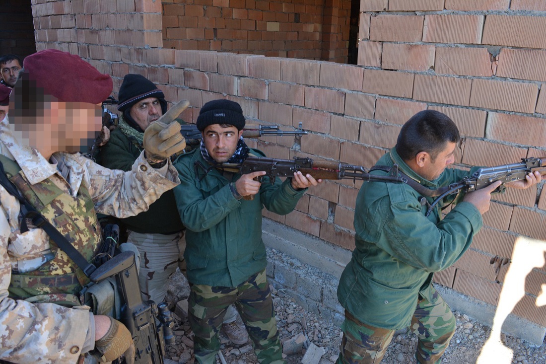 I militari italiani addestrano i peshmerga nel Kurdistan iracheno – Le Foto I militari italiani addestrano i peshmerga nel Kurdistan iracheno – Le Foto