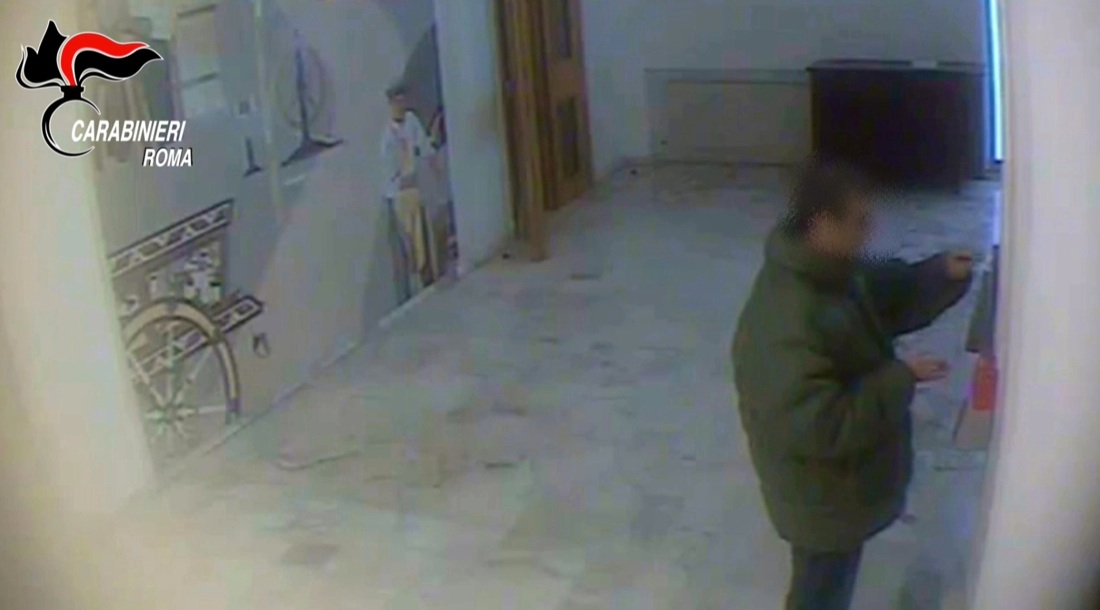 Roma, furbetti del cartellino: timbravano e andavano in sala giochi