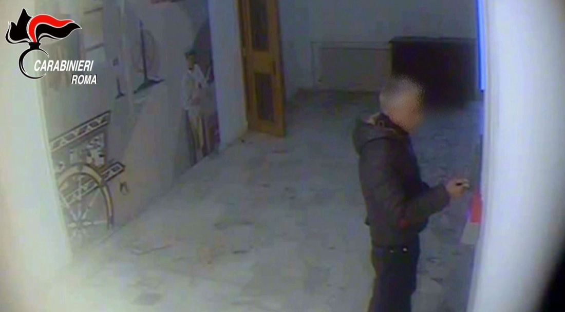 Roma, furbetti del cartellino: timbravano e andavano in sala giochi