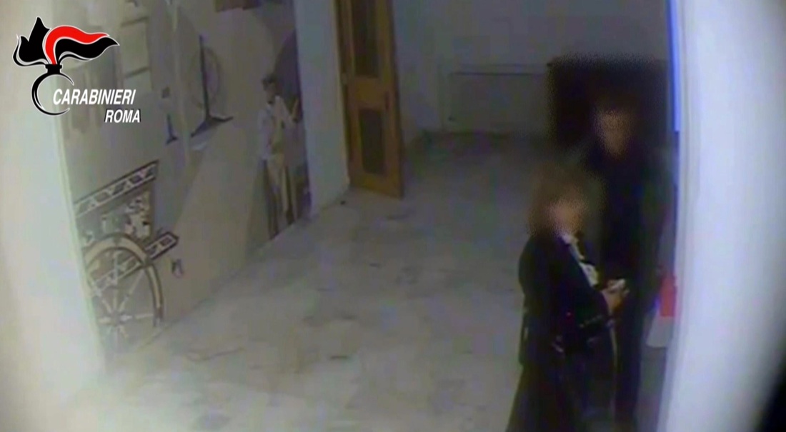 Roma, furbetti del cartellino: timbravano e andavano in sala giochi