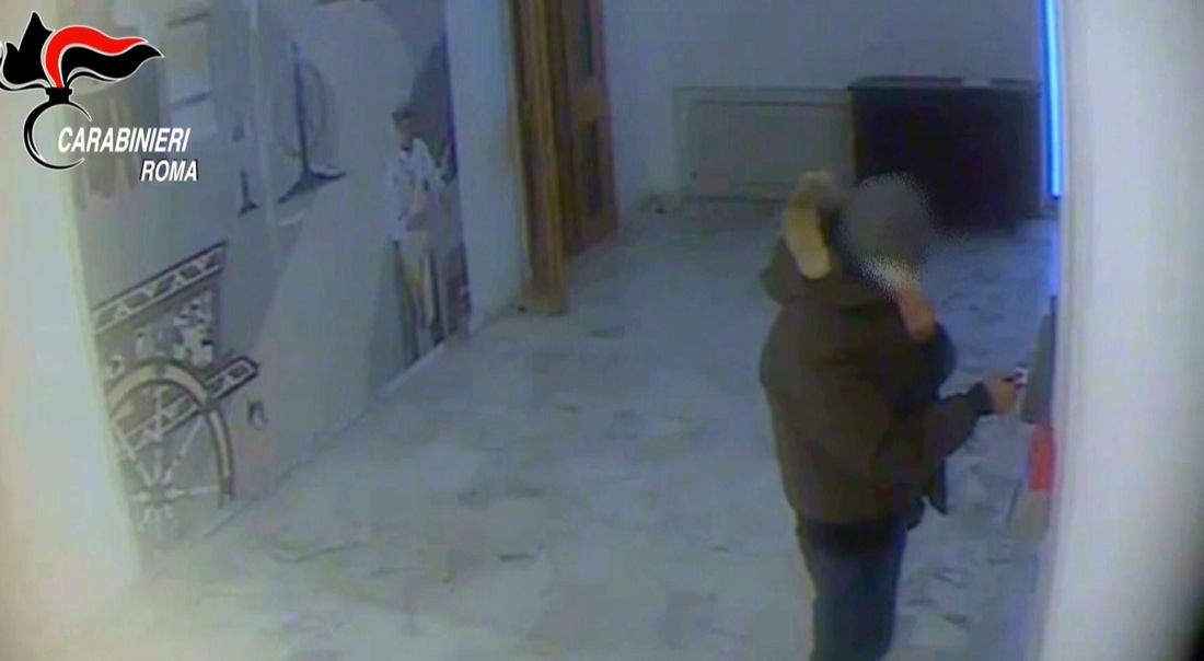 Roma, furbetti del cartellino: timbravano e andavano in sala giochi